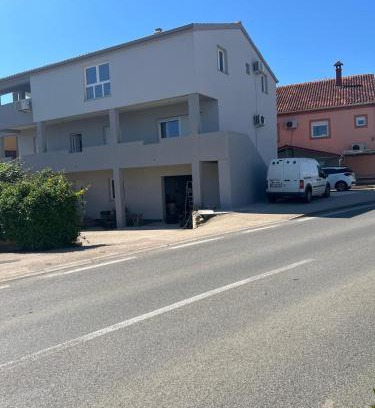Zadar Apartamento | Ivan07 spacious 3BR apartment with terrace