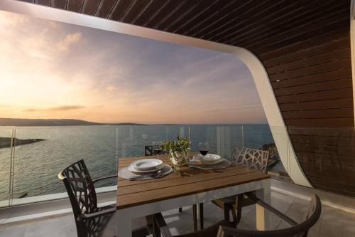 Bugibba Apartamento | Ivory Suite Seafront With Views!- Fl 13 By Homely