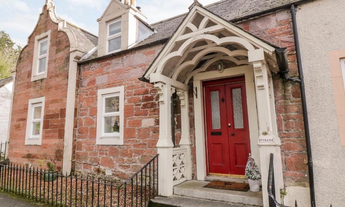 Thornhill Casa | Ivy Bank