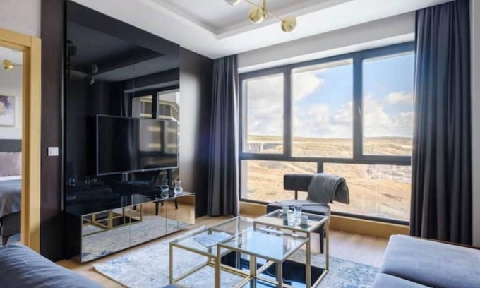 Basaksehir Apartamento | Ivy - Modern Cozy 1BR Apt w Private Parking & Gym