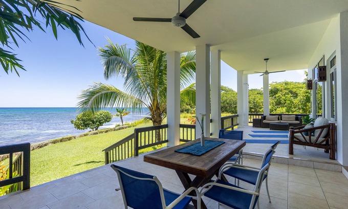 Whitehouse Apartamento | Ivy's Cove - Luxury Villa with private beach