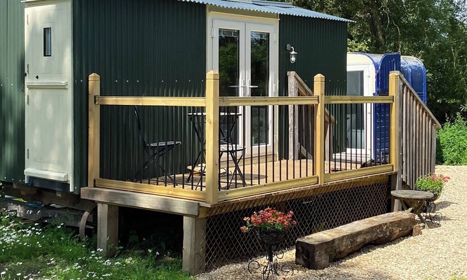 Seend Cabaña | Ivy Shepherds Hut - UK45590