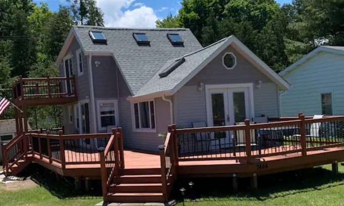 Lexington Casa | Ivy Suprise LakeView