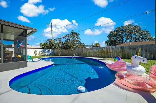 Melbourne Casa | Ixora16 Heated Pool, mins to beach, airport, USSSA, Cruise Port, 1h to Disney