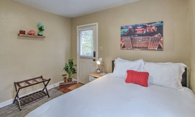 Midtown Apartamento | Peaceful Retreat in Gated Midtown Community