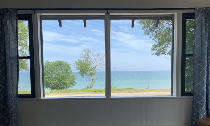 Caseville Casa | J & A’s Beachfront Bungalow-LAKE and BEACH front
