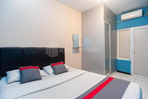Menteng Hotel | J&B Rooms Pramuka Jakarta Mitra RedDoorz