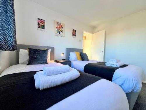 Peterborough Casa | J&J stays 5 bedroom detached house in Peterborough with parking