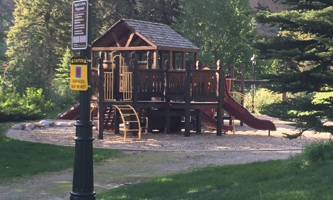 Intermountain Condominio | J1 Meadow Creek Miniums 3 Bedroom Condo by RedAwning
