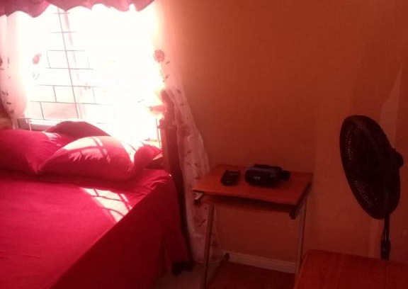 Spanish Town Apartamento | Jacaranda Cottage