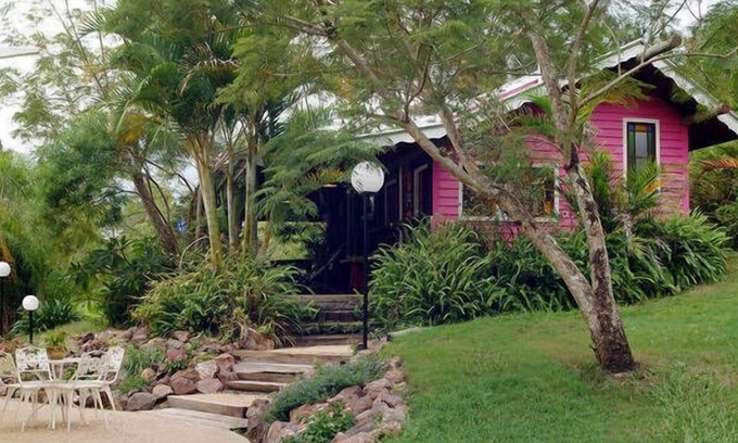 Mooloolah Valley Cabaña | Jacaranda Pioneer Guest Cottage ... granero histórico, parejas románticas, diversión familiar.