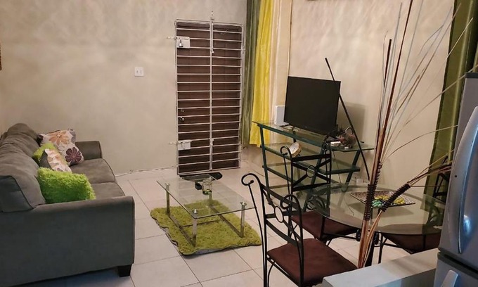 Spanish Town Apartamento | Jacaranda vacation home