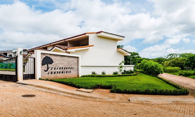 Villarreal Casa | Jacarandas 4 3-Bedroom Townhouse
