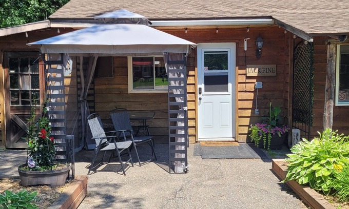 Petawawa Casa | Jack Pine Cabin at Pine Ridge Park