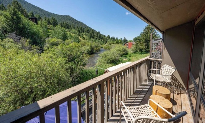 Jackson Casa | Jackson Hole end unit townhome near historic town square and ski resorts
