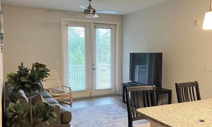 Deerwood Apartamento | Jacksonville Jewel: Luxe Getaway W/ 2 King Beds