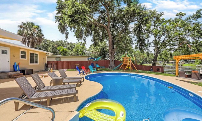 San Jose Casa | Jacksonville Lake House with Heated Pool