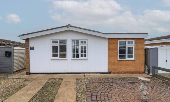 Anderby Creek Casa | JACOB'S RETREAT, pet friendly, with a garden in Chapel St Leonards