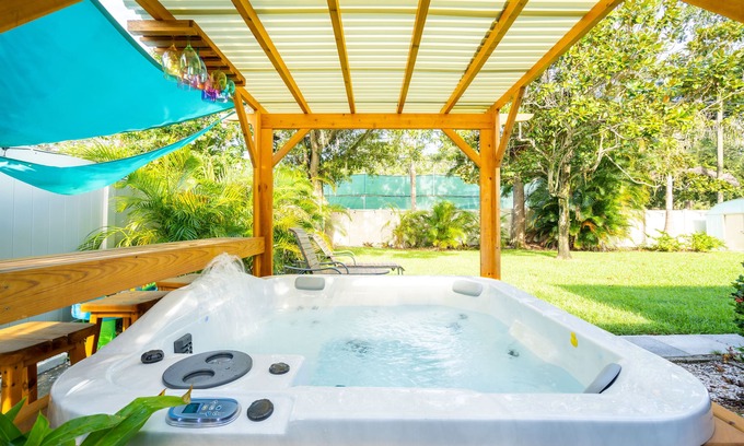 South Pinellas Community Council Casa | Jacuzzi.5 Mins to Beaches. Pet Friendly.