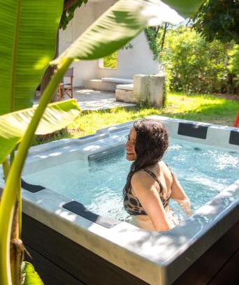 Nea Makri Casa | Jacuzzi Artistic Villa in Nea Makri