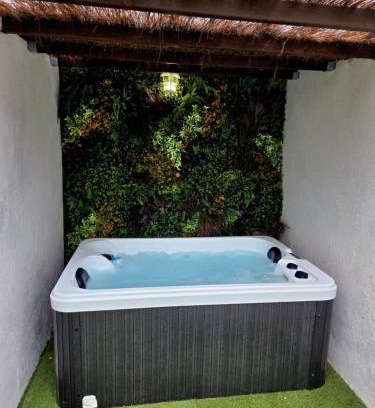 Port-Saint-Louis-du-Rhone Apartamento | Jacuzzi & Jardin privé - Suite Tropicale