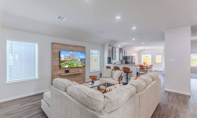 Northside Casa | Jacuzzi/ hottub, Pool table