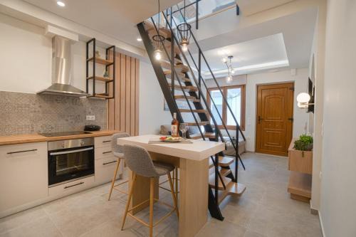 Khora Sfakion Apartamento | Jacuzzi maisonette in Sfakia center 'New 2023'