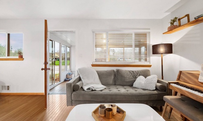 Applewood Villages Casa | Jacuzzi Ranch in West Denver. Quiet Neighborhood. Red Rocks, Golden, Denver.