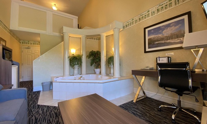 East Kootenay Complejo | Jacuzzi Suite -1 King Bed