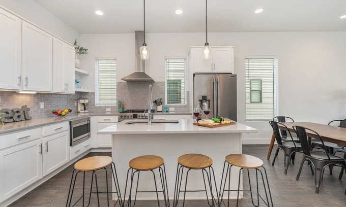 Talbot's Corner Cabaña | Jade - Private Patio and Balcony - Near Germantown