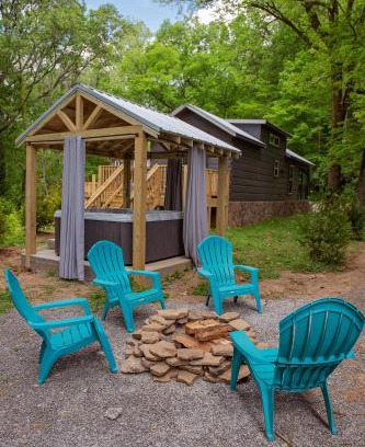 Lookout Valley Neighborhood Association Casa | Jake Cabin Luxury Hot Tub Cabin Near Downtown