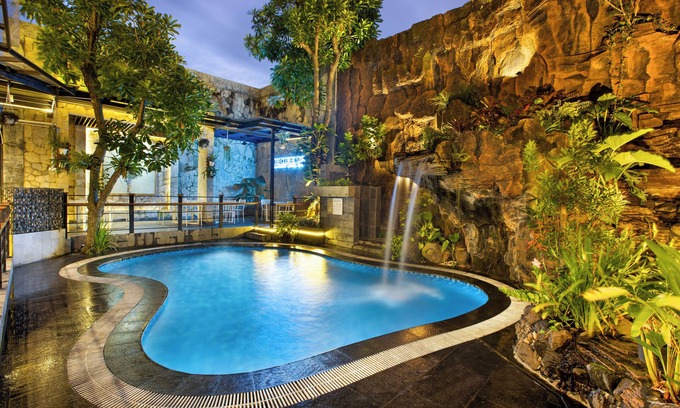 Central Yogyakarta Hotel | Jambuluwuk Malioboro Hotel Yogyakarta