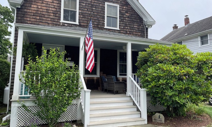 Jamestown Casa | Jamestown, In-Town Cottage