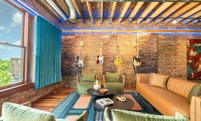 Downtown Nashville Cabaña | Jamloft - Printers Alley - Walk to Broadway