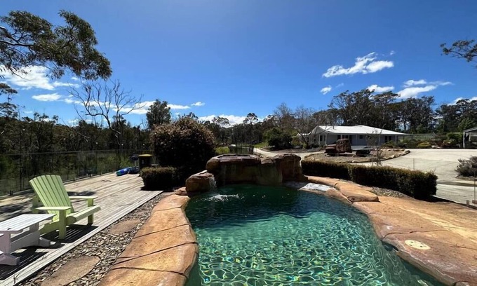 Oakdale Otro | JAMS Lodge - Farm, Pool, Spa, Cinema, Bush and Fun