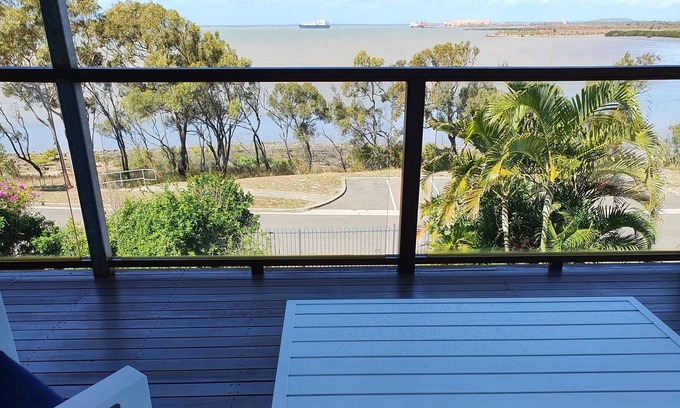 Barney Point Apartamento | Se aceptan mascotas, totalmente amueblado, con vistas al puerto y brisa marina.
