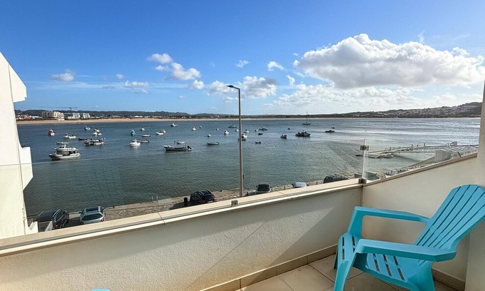 Sao Martinho do Porto Apartamento | Cais - T5 Waterfront Holiday Apartment By SCH044