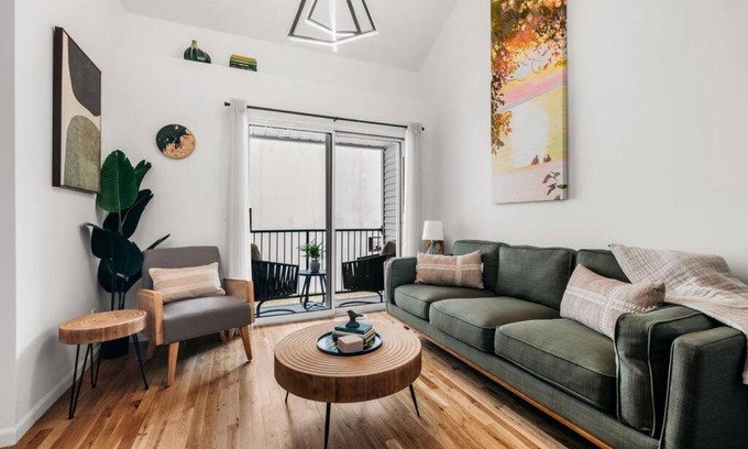 Traverse City Casa | Japandi, 3BD Townhome Near Downtown, Beach and Wineries