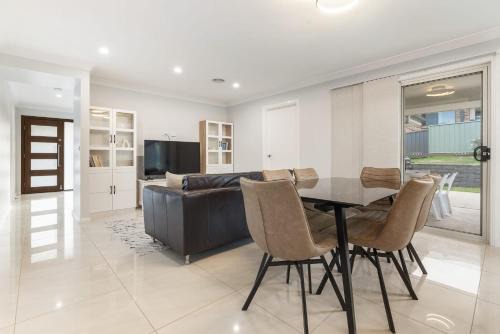Bletchington Casa | Japonica Dream - Modern Family Home Free Wifi