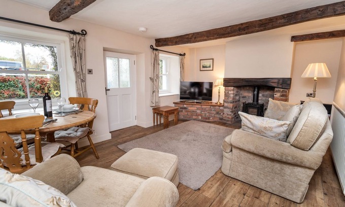 Portinscale Cabaña | Jasmine Cottage - a cottage that sleeps 2 guests in 1 bedroom