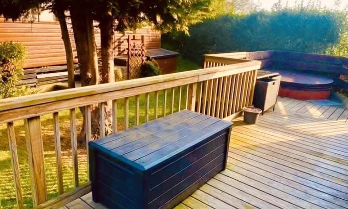 Lincoln Cabaña | Jasmine Lodge - a lodge that sleeps 4 guests in 3 bedrooms