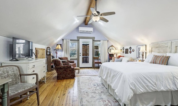 St. Francisville Apartamento | Jasperilla Music Loft by Louisiana Hospitality Group