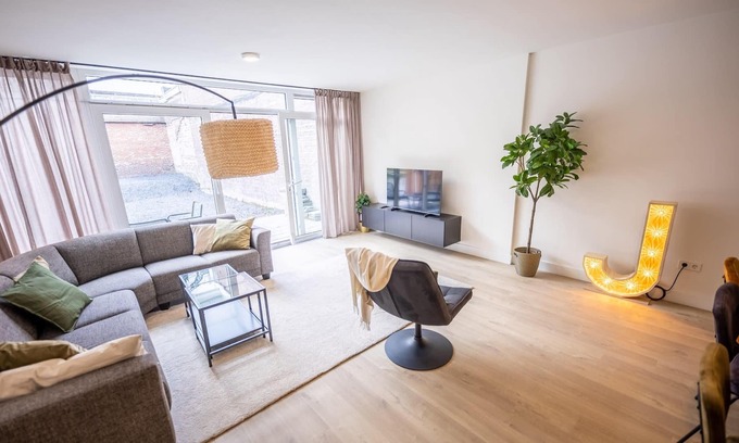 Delfshaven Apartamento | Jaw-dropping 3 Bedroom Apartment 117m2 -NB304J-