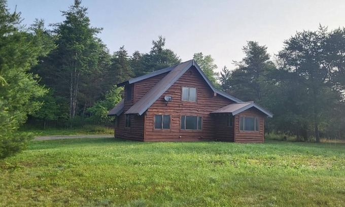 Jay Cabina | Jay House: privado, duerme 4, admite mascotas, 17 acres, alquileres a corto / largo plazo.