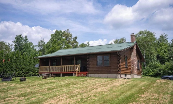 North Troy Casa | This house is a 3 bedroom(s), 1 bathrooms, located in Jay, VT.