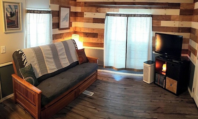 Esko Cabaña | Jay Cooke Cottage: Autumn Colors, pets welcome, large yard & firepit