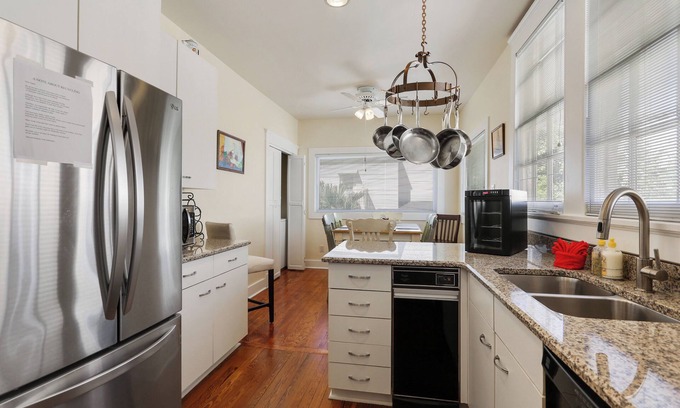 Faubourg Livaudais Apartamento | JAZZFEST SPECIAL!! Sleeps 6! Minutes from Jazzfest!