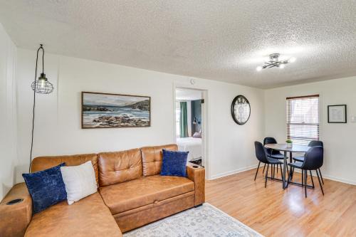 Jefferson City Casa | Jefferson City Bungalow Hot Tub and Patio!