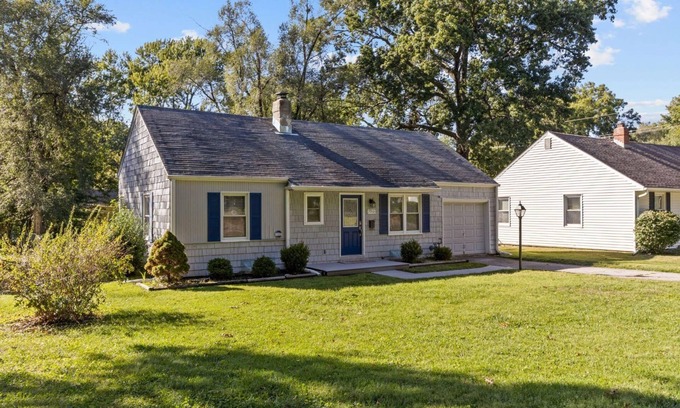 South Kansas City Casa | Jefferson Cottage - Large Home + Walkable to Waldo!