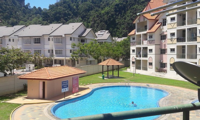 Ulu Kinta Apartamento | Jeffrey Homestay Ipoh R (A-1-30) at Lost World of Tambun, Ipoh, Perak, Malaysia.